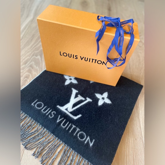 Louis Vitton 100% Cashmere Shawl - Picture 9 of 11